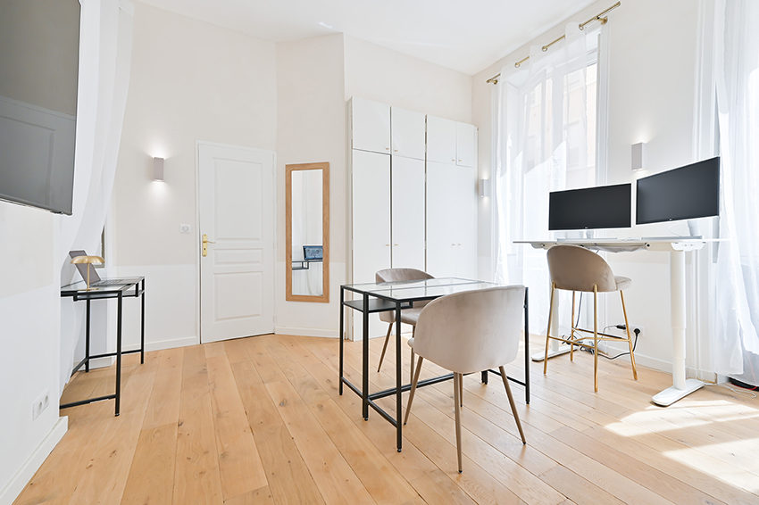 Bureau de 15 m² lumineux pour 6 à 8 personnes